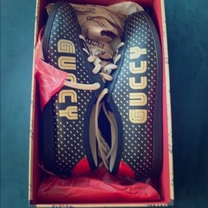 Gucci men’s sneaker. Slightly worn.